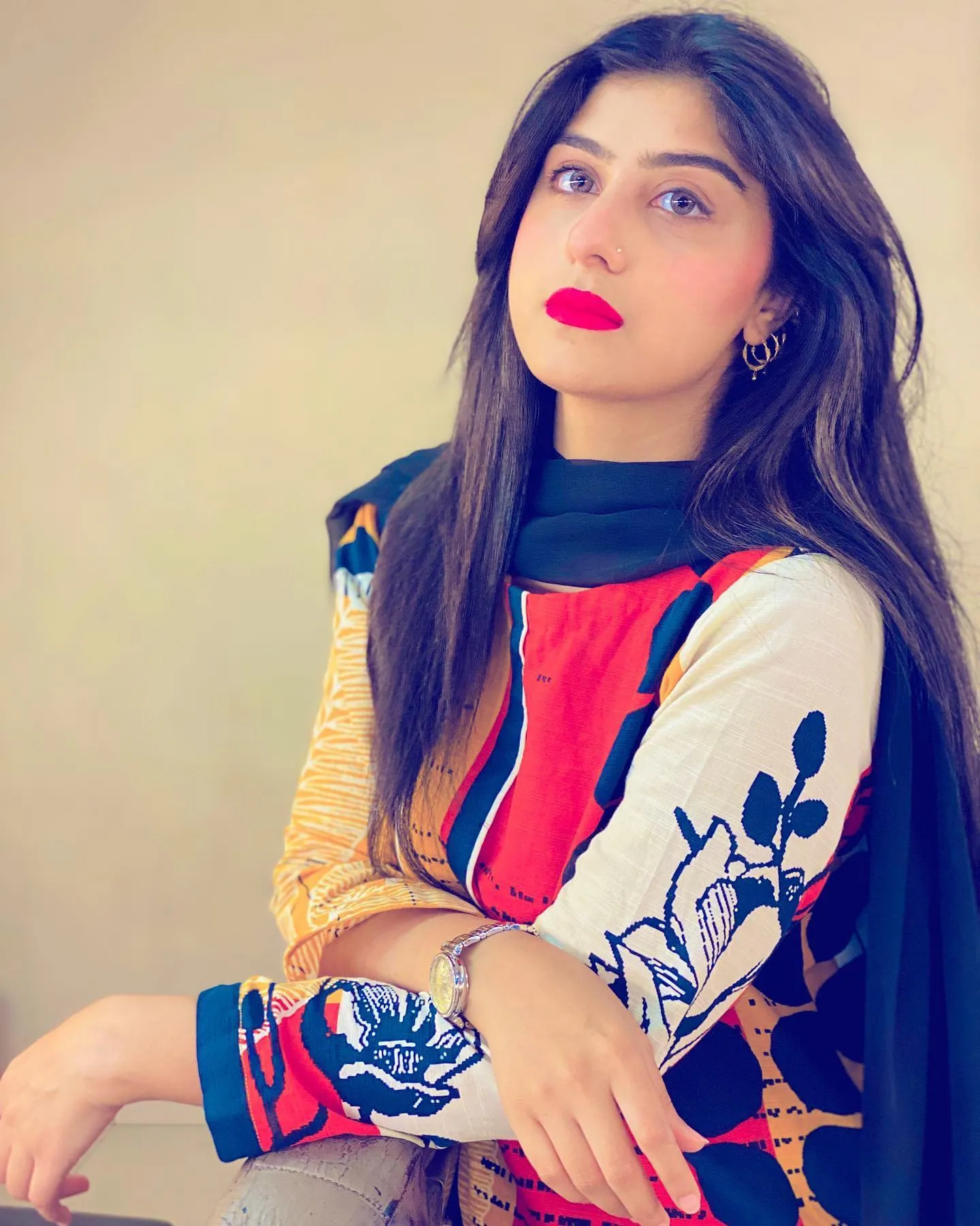 Life of Anchor Farwa Waheed: Age, Education, Family, Boyfriend, Size, and Net Worth