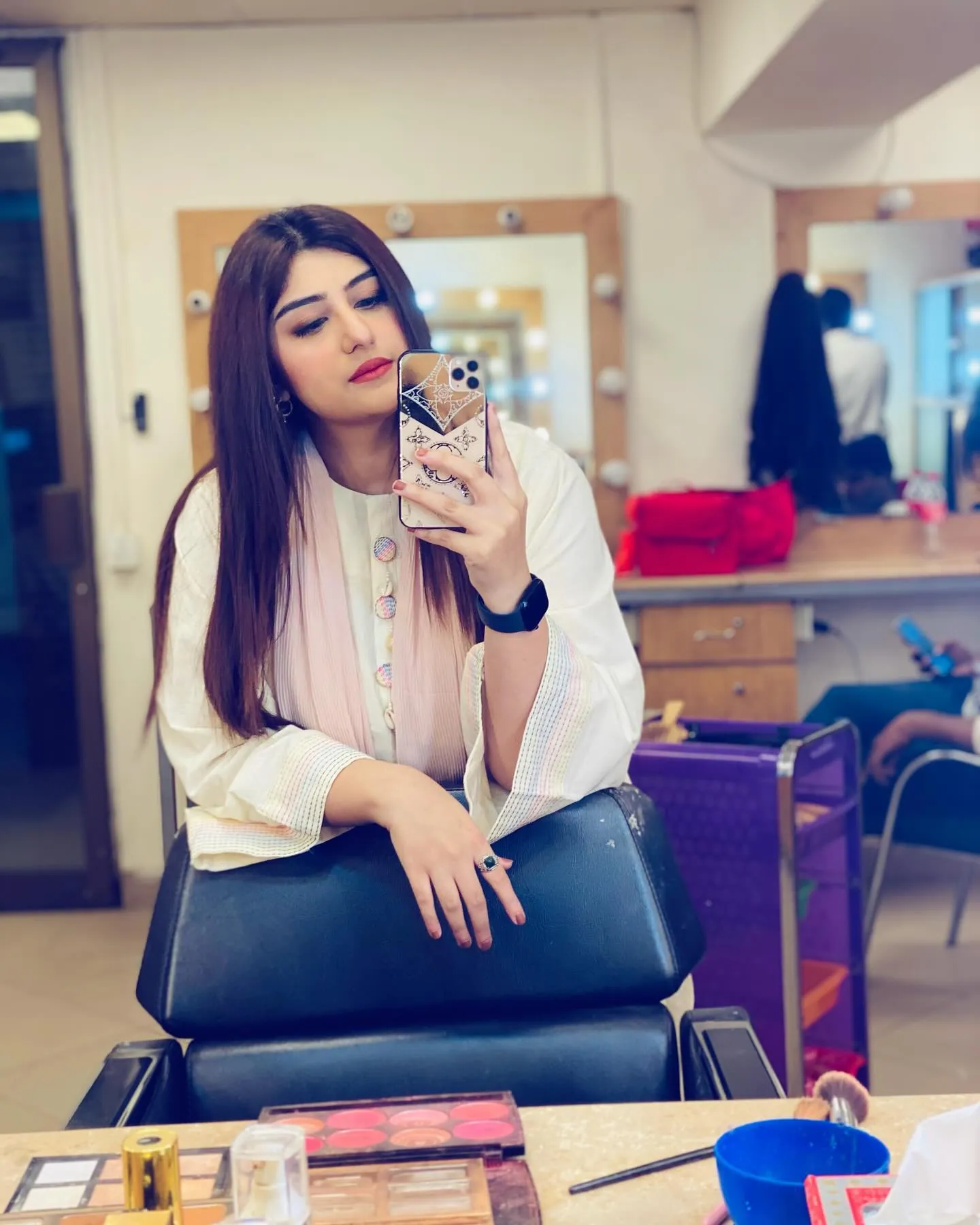 Life of Anchor Farwa Waheed: Age, Education, Family, Boyfriend, Size, and Net Worth