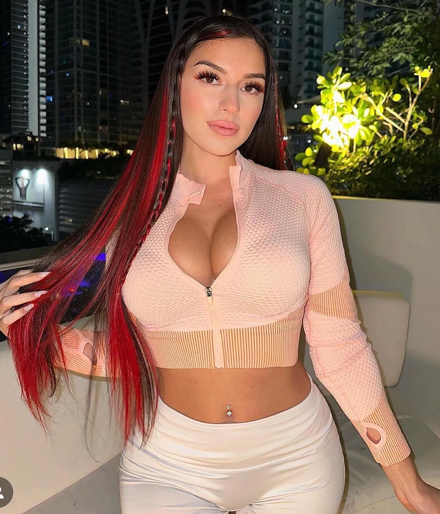 Jasi Bae Instagram Fame, Personal Life, and Career Insights