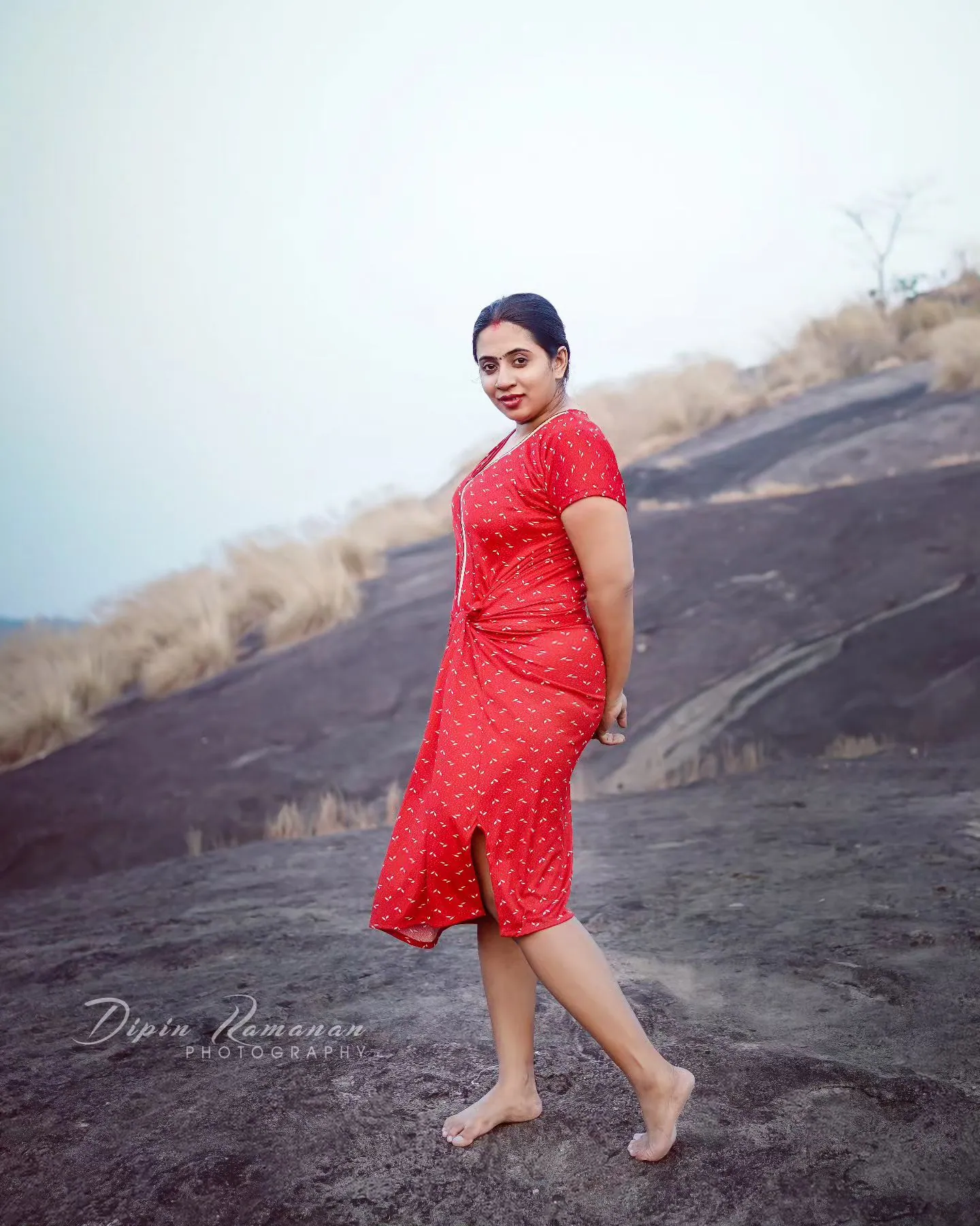 Nila Nambiar Bathing In Saree